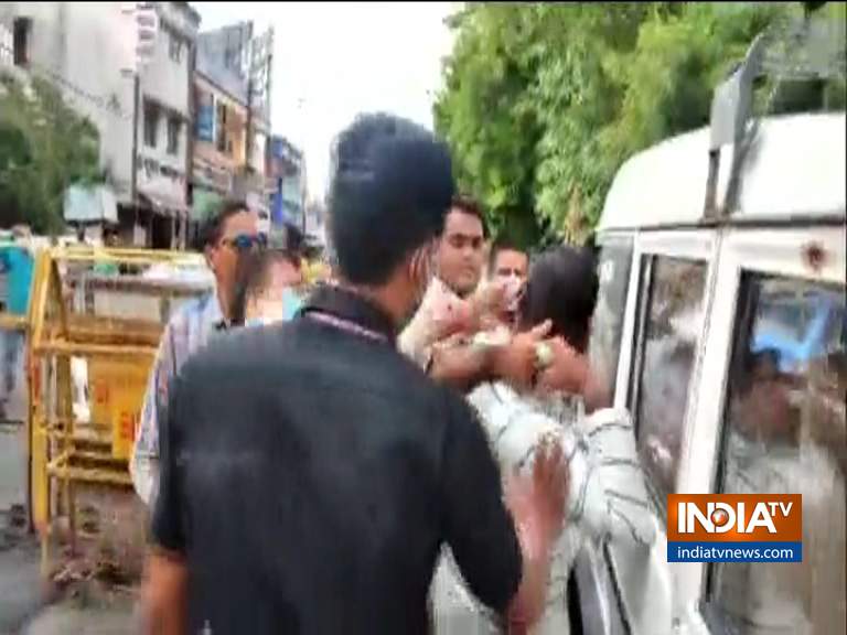 vikas dubey handed over to UP STF vikas dubey handed over to UP STF- India TV Hindi