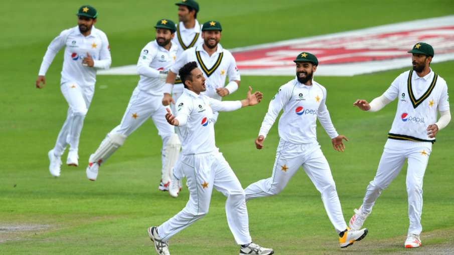 England vs Pakistan 1st test Day 2 Match Reports of Emirates Old Trafford Manchester Match England vs Pakistan 1st test Day 2 Match Reports of Emirates Old Trafford Manchester Match- India TV Hindi