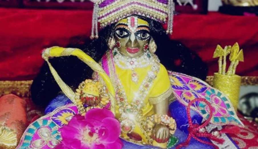 श्रीकृष्ण को अर्पित करें ये चीजें श्रीकृष्ण को अर्पित करें ये चीजें- India TV Hindi