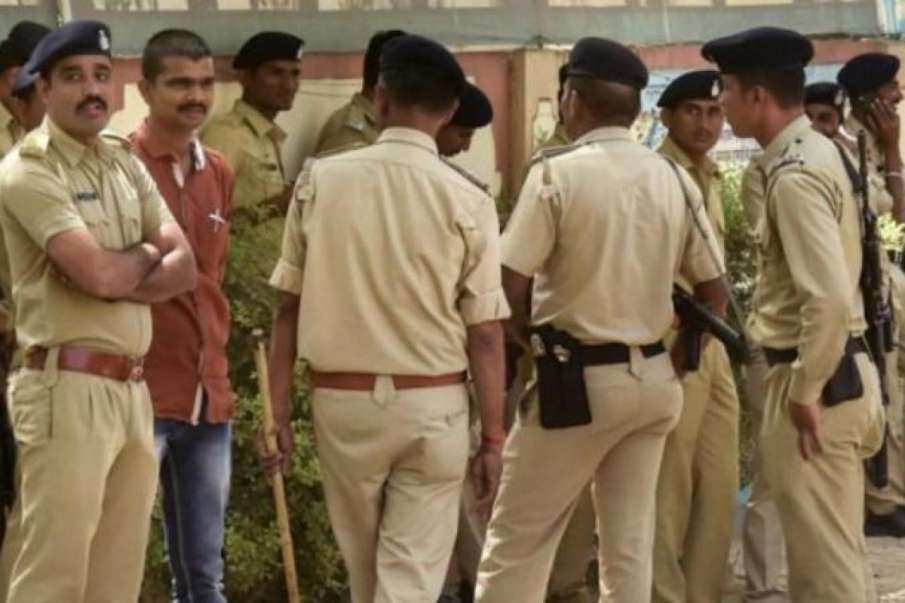 शारीरिक और मानसिक प्रताड़ना से परेशान पत्नी ने बेटे के साथ मिलकर की पति की हत्या शारीरिक और मानसिक प्रताड़ना से परेशान पत्नी ने बेटे के साथ मिलकर की पति की हत्या
