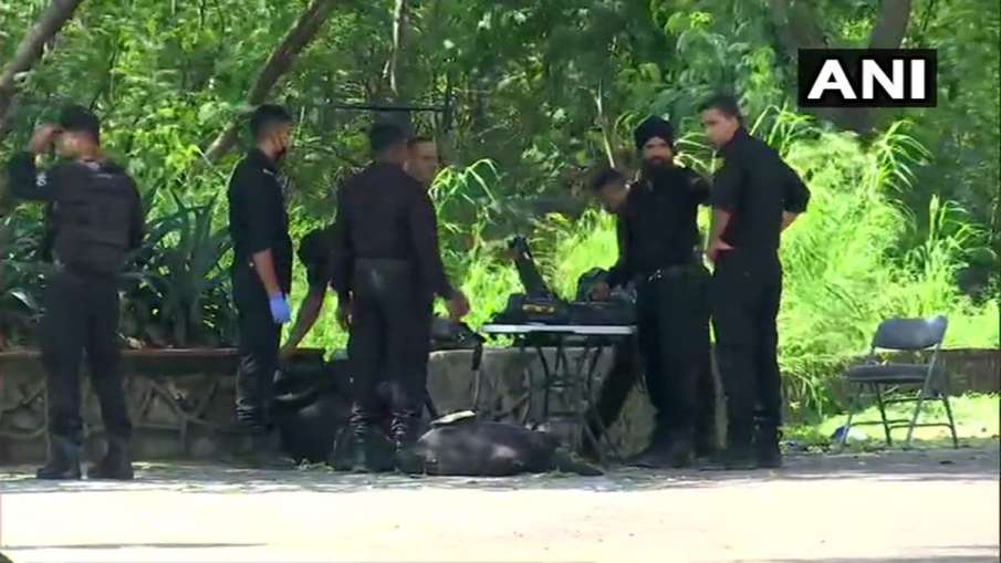 ‘Lone wolf’ ISIS operative arrested near Delhi’s Dhaula Kuan area, explosive devices recovered by po ‘Lone wolf’ ISIS operative arrested near Delhi’s Dhaula Kuan area, explosive devices recovered by po- India TV Hindi