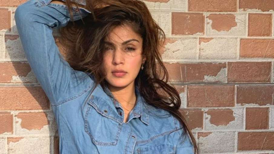रिया चक्रवर्ती से पूछताछ कर रही है सीबीआई रिया चक्रवर्ती से पूछताछ कर रही है सीबीआई- India TV Hindi