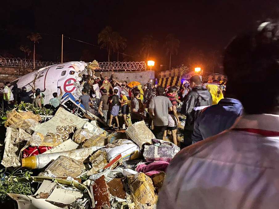 Rahul gandhi on kerala plane crash । राहुल ने कोझीकोड में विमान हादसे पर दुख जताया Rahul gandhi on kerala plane crash । राहुल ने कोझीकोड में विमान हादसे पर दुख जताया- India TV Hindi