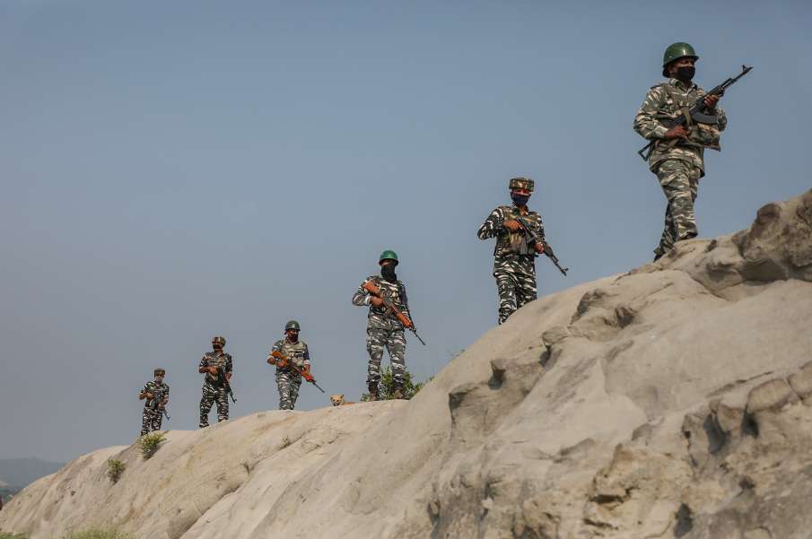 kashmir news four terrorist killed in shopian । Kashmir में सुरक्षाबलों को बड़ी सफलता, चार आतंकी ढेर kashmir news four terrorist killed in shopian । Kashmir में सुरक्षाबलों को बड़ी सफलता, चार आतंकी ढेर- India TV Hindi