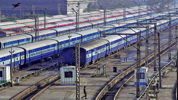 railway suspends all regular passenger and suburban train services indefinitely । रेलवे ने सभी नियमि railway suspends all regular passenger and suburban train services indefinitely । रेलवे ने सभी नियमि- India TV Hindi