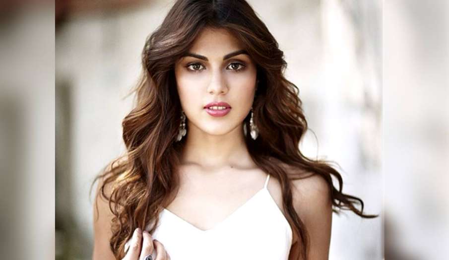 rhea chakraborty entangled in these questions of CBI rhea chakraborty entangled in these questions of CBI - India TV Hindi