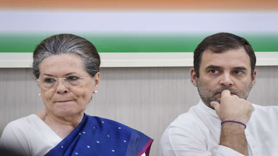 सोनिया की संसदीय टीम में लेटर कन्ट्रोवर्सी से जुड़े नेताओं को नहीं मिली तवज्जो सोनिया की संसदीय टीम में लेटर कन्ट्रोवर्सी से जुड़े नेताओं को नहीं मिली तवज्जो - India TV Hindi