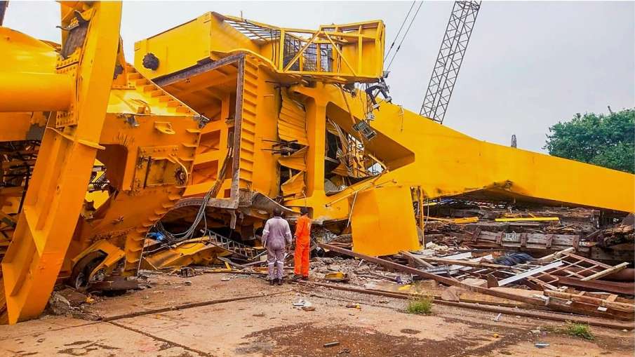 Visakhaptnam Crane Accident, Srikakulam Car Accident, Crane Accident Hisdustan Shipyard Visakhaptnam Crane Accident, Srikakulam Car Accident, Crane Accident Hisdustan Shipyard- India TV Hindi