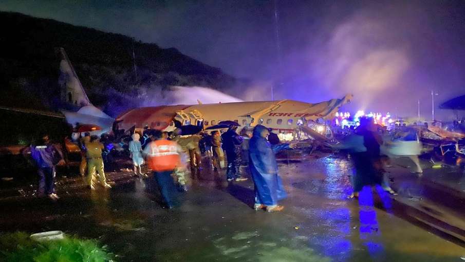 Air India Express plane skidded during landing at Karipur Airport, Kozhikode. Air India Express plane skidded during landing at Karipur Airport, Kozhikode.- India TV Hindi