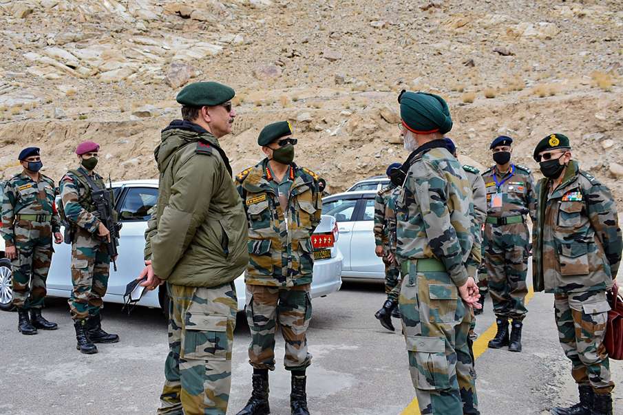 Amid tensions at LAC, Army prepares for long winter in Ladakh Amid tensions at LAC, Army prepares for long winter in Ladakh- India TV Hindi