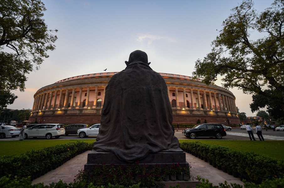 Lok Sabha passes bill to cut salaries of MPs by 30 per cent Lok Sabha passes bill to cut salaries of MPs by 30 per cent- India TV Hindi