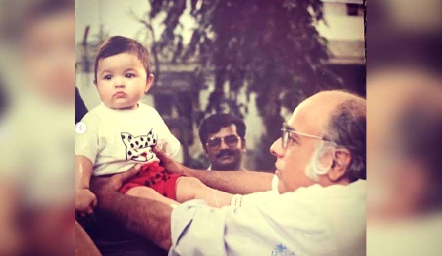 alia bhatt wishes father mahesh bhatt on his birthday alia bhatt wishes father mahesh bhatt on his birthday- India TV Hindi