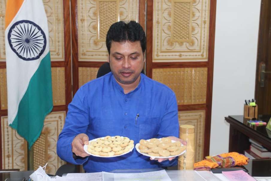 Bamboo made biscuits launched by Tripura Chief Minister Biplab Deb Bamboo made biscuits launched by Tripura Chief Minister Biplab Deb- India TV Hindi