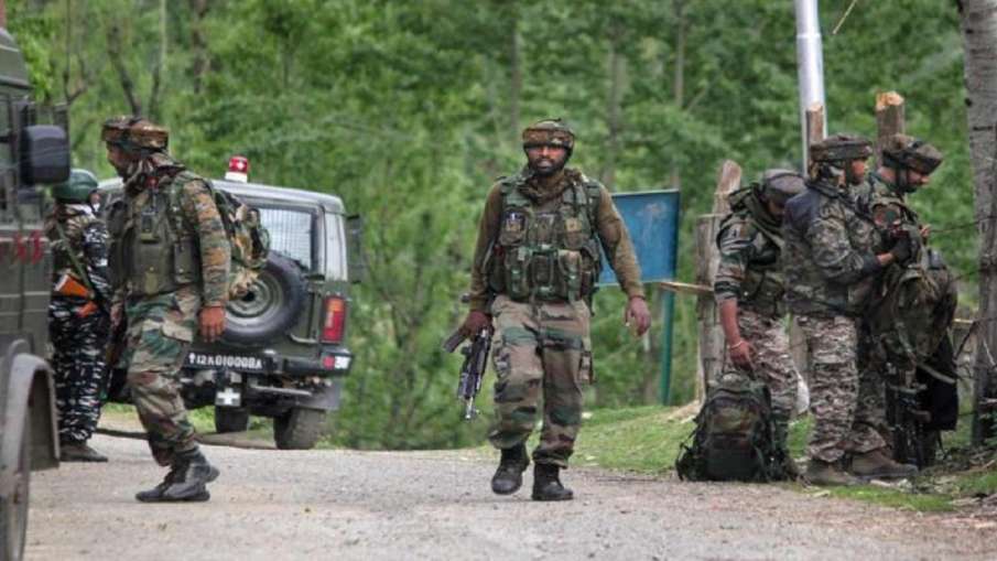 जम्मू-कश्मीर: श्रीनगर के बटमालू इलाके में एनकाउंटर, तीन आतंकवादी ढेर जम्मू-कश्मीर: श्रीनगर के बटमालू इलाके में एनकाउंटर, तीन आतंकवादी ढेर- India TV Hindi
