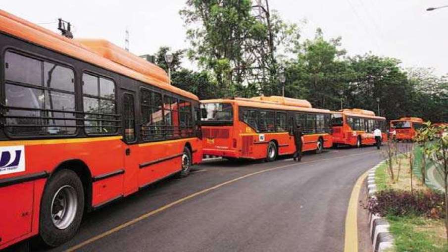 दिल्ली: DTC क्लस्टर बस ने सड़क किनारे खड़े लोगो को रौंदा, तीन की मौत दिल्ली: DTC क्लस्टर बस ने सड़क किनारे खड़े लोगो को रौंदा, तीन की मौत- India TV Hindi