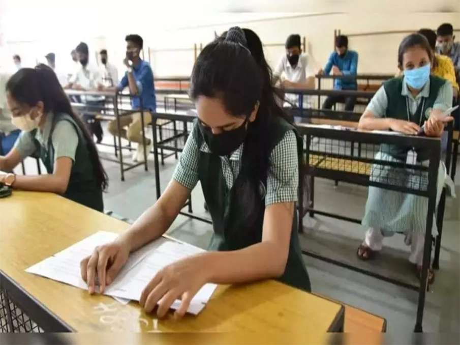 Omar Abdullah congratulates JEE MAINS toppers of Jammu... Omar Abdullah congratulates JEE MAINS toppers of Jammu...- India TV Hindi