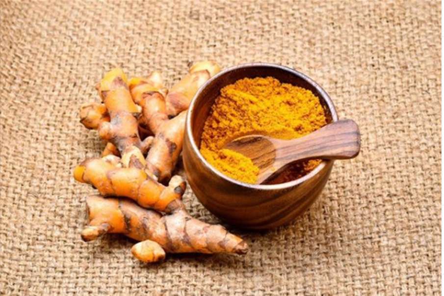भूलकर भी ये लोग न करें हल्दी का सेवन, पड़ सकता है सेहत पर बुरा असर भूलकर भी ये लोग न करें हल्दी का सेवन, पड़ सकता है सेहत पर बुरा असर- India TV Hindi