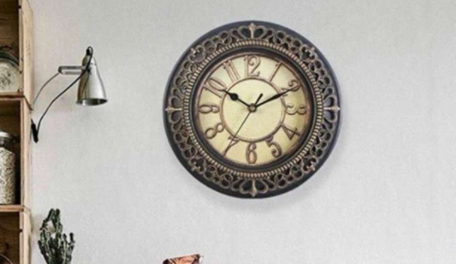 Vastu Tips: दुर्भाग्य का कारण बन सकती है दीवार में लगी घड़ी, घर पर लगाने से पहले जरूर जान लें ये बात Vastu Tips: दुर्भाग्य का कारण बन सकती है दीवार में लगी घड़ी, घर पर लगाने से पहले जरूर जान लें ये बात- India TV Hindi