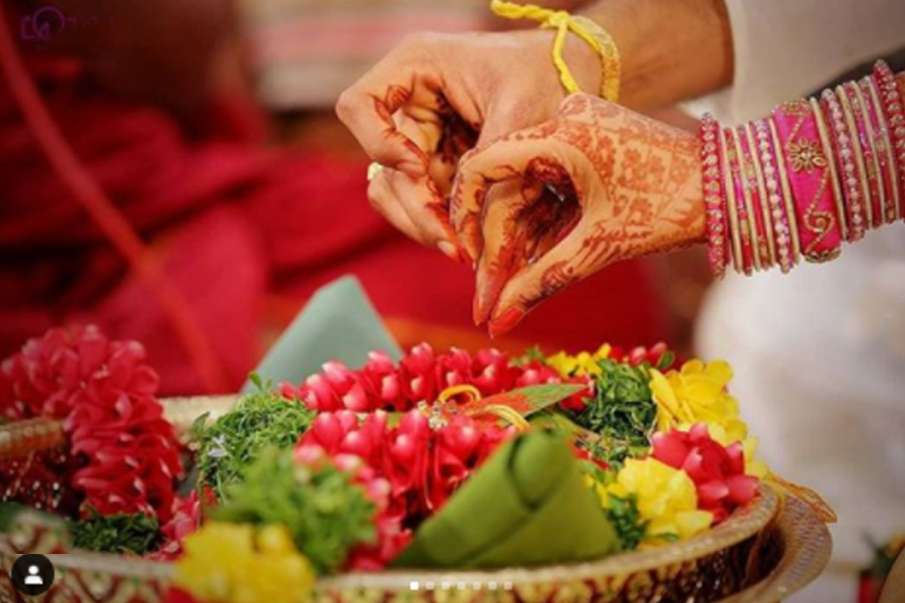 Vastu Tips: शादी में आ रही हैं अड़चने तो अपनाएं ये उपाय, जल्द मिलेगा सुयोग्य जीवनसाथी Vastu Tips: शादी में आ रही हैं अड़चने तो अपनाएं ये उपाय, जल्द मिलेगा सुयोग्य जीवनसाथी- India TV Hindi