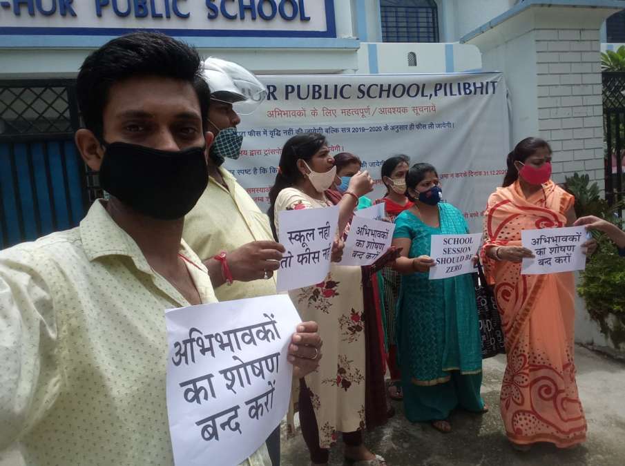 Satyagraha of parents for reducing school fees Satyagraha of parents for reducing school fees- India TV Hindi