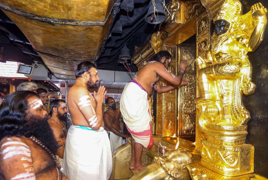Priests perform rituals for the Tulamas Puja at the Sabarimala temple. Priests perform rituals for the Tulamas Puja at the Sabarimala temple.- India TV Hindi