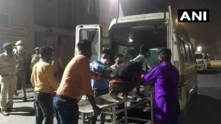 पीलीभीत में भयंकर सड़क हादसा, 7 लोगों की मौत, 32 घायल पीलीभीत में भयंकर सड़क हादसा, 7 लोगों की मौत, 32 घायल- India TV Hindi