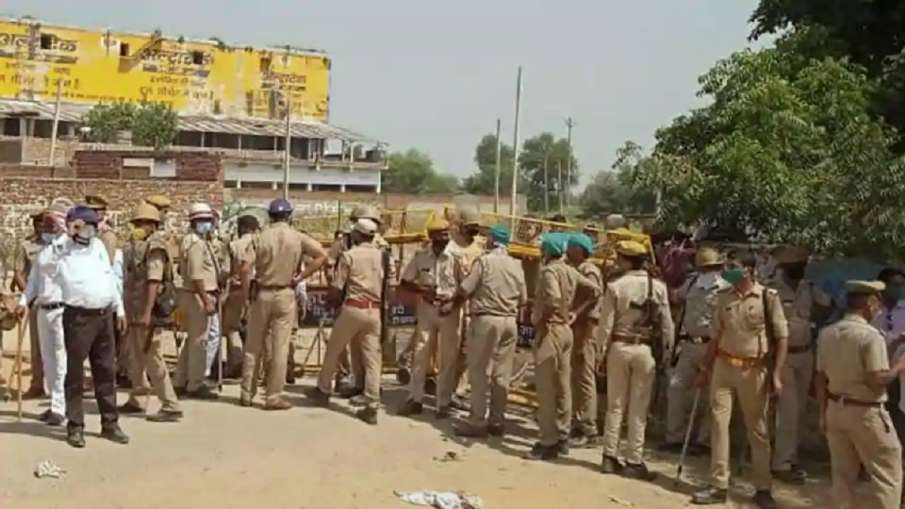 Hathras SP DSP suspended in gangrape case Hathras SP DSP suspended in gangrape case- India TV Hindi