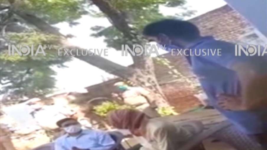 Hatras District Magistrate DM Video threatning speaking victim family Hatras District Magistrate DM Video threatning speaking victim family- India TV Hindi