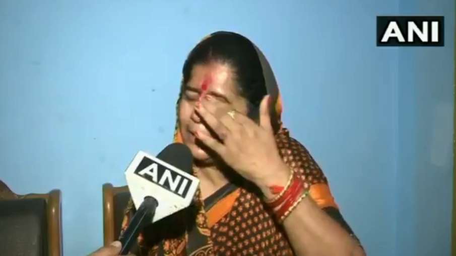 What is my fault if I belong to Dalits asks Imrati Devi after kamalnath item comment । अभद्र टिप्पणी What is my fault if I belong to Dalits asks Imrati Devi after kamalnath item comment । अभद्र टिप्पणी- India TV Hindi