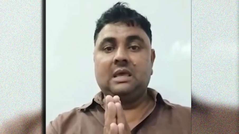 बलिया कांड का मुख्य आरोपी धीरेंद्र सिंह गिरफ्तार, सरेंडर करने गया था लखनऊ बलिया कांड का मुख्य आरोपी धीरेंद्र सिंह गिरफ्तार, सरेंडर करने गया था लखनऊ- India TV Hindi