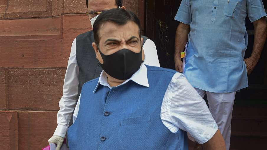 Nitin Gadkari scolds NHAI officers for slow speed of work । 9 साल में बिल्डिंग बनने से गडकरी नाराज, Nitin Gadkari scolds NHAI officers for slow speed of work । 9 साल में बिल्डिंग बनने से गडकरी नाराज,- India TV Hindi