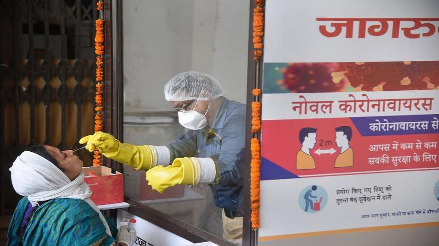 Coronavirus cases in delhi breaks all previous records । Coronavirus: क्या दिल्ली में नहीं संभल रहे Coronavirus cases in delhi breaks all previous records । Coronavirus: क्या दिल्ली में नहीं संभल रहे - India TV Hindi