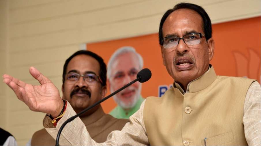 Kamalnath calls Imrati Devi item Shivraj to observe silent protest । कमलनाथ की अभद्र टिप्पणी पर मध्य Kamalnath calls Imrati Devi item Shivraj to observe silent protest । कमलनाथ की अभद्र टिप्पणी पर मध्य- India TV Hindi