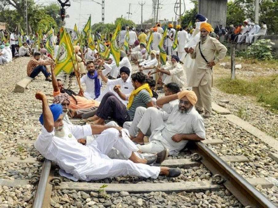 पंजाब में किसान आंदोलन पर बड़ी खबर, 15 दिन के लिए रेल ट्रैक खाली करेंगे किसान पंजाब में किसान आंदोलन पर बड़ी खबर, 15 दिन के लिए रेल ट्रैक खाली करेंगे किसान- India TV Hindi