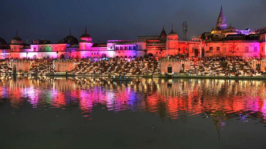Ayodhya deepotsav more than 5 lakh lamps to lit up ram nagari । अयोध्या में चौथे दीपोत्सव की तैयारिय Ayodhya deepotsav more than 5 lakh lamps to lit up ram nagari । अयोध्या में चौथे दीपोत्सव की तैयारिय- India TV Hindi