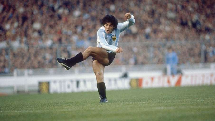 Football legend Diego Maradona is no more! These are some memorable moments of his career Football legend Diego Maradona is no more! These are some memorable moments of his career- India TV Hindi