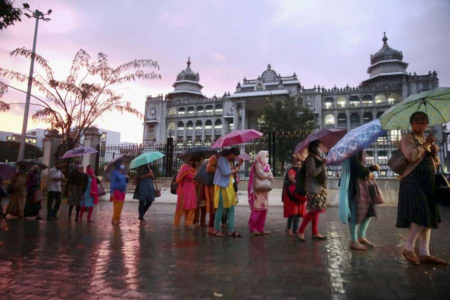 Cyclone Nivar: IMD issues yellow alert in Bengaluru Cyclone Nivar: IMD issues yellow alert in Bengaluru- India TV Hindi