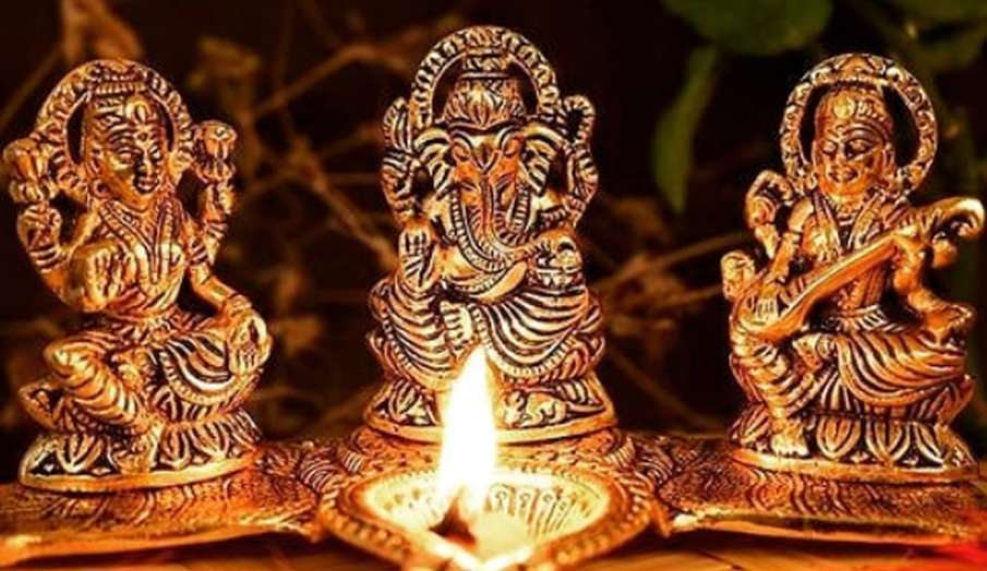 हिंदू कैलेंडर के अनुसार नंवबर माह में करवा चौथ, धनतेरस, दिवाली समेत पड़ रहे हैं ये व्रत त्योहार हिंदू कैलेंडर के अनुसार नंवबर माह में करवा चौथ, धनतेरस, दिवाली समेत पड़ रहे हैं ये व्रत त्योहार - India TV Hindi
