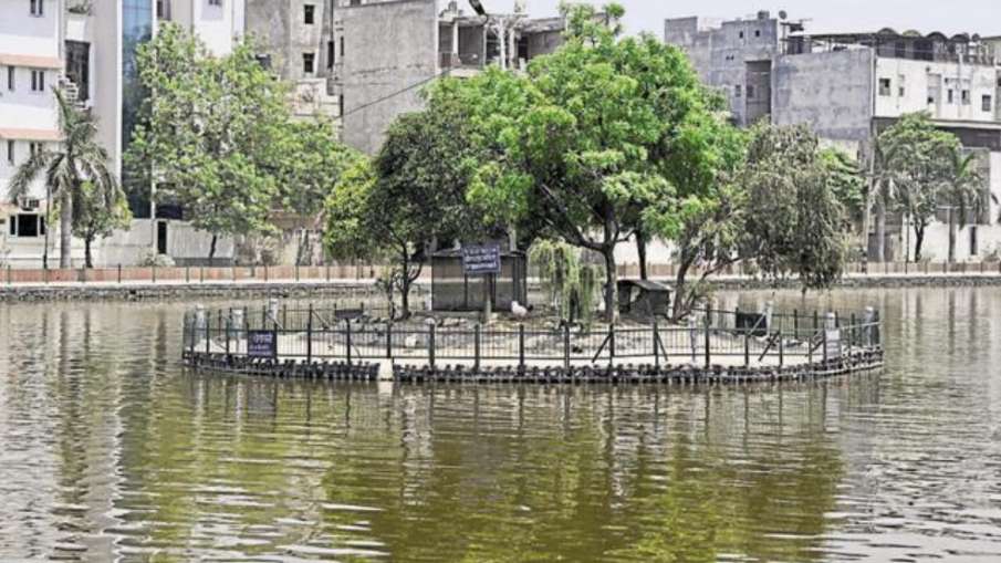 5 साल बाद फिर से दिल्ली की नैनी झील में शुरू हुई बोटिंग, हर किसी को करना होगा कोरोना गाइडलाइन का पाल 5 साल बाद फिर से दिल्ली की नैनी झील में शुरू हुई बोटिंग, हर किसी को करना होगा कोरोना गाइडलाइन का पाल- India TV Hindi