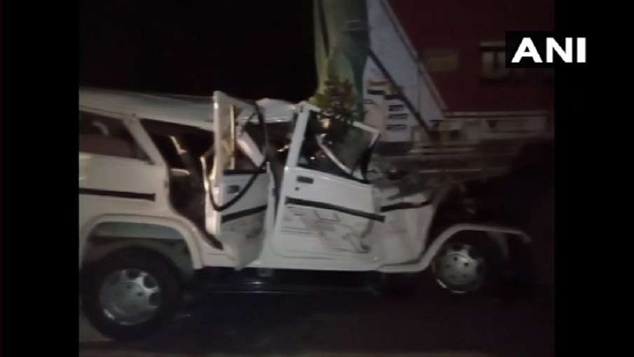 यूपी के प्रतापगढ़ में भीषण सड़क हादसा, 6 बच्चों समेत 14 लोगों की मौत यूपी के प्रतापगढ़ में भीषण सड़क हादसा, 6 बच्चों समेत 14 लोगों की मौत- India TV Hindi