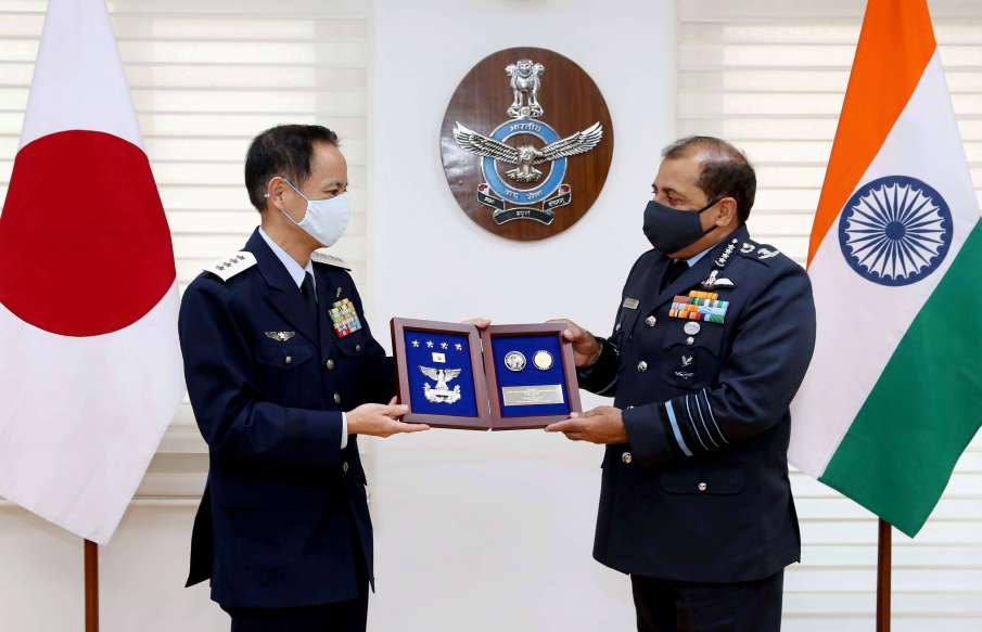 IAF chief holds talks with Japanese counterpart on boosting military cooperation IAF chief holds talks with Japanese counterpart on boosting military cooperation- India TV Hindi
