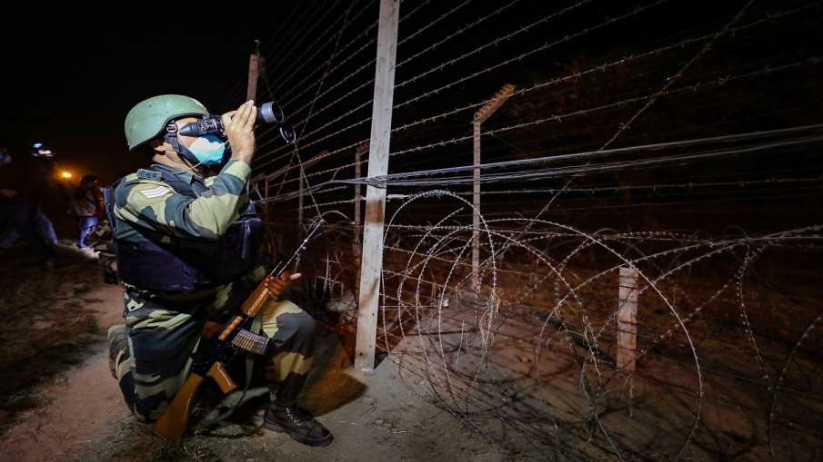 2 terrorists killed in attari border by Border security force । पाकिस्तान से भारत में घुसे दो घुसपैठ 2 terrorists killed in attari border by Border security force । पाकिस्तान से भारत में घुसे दो घुसपैठ- India TV Hindi