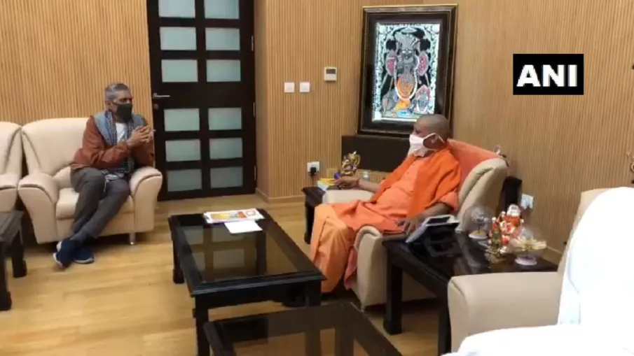 Prakash Jha meets Chief Minister Yogi Adityanath discusses film city । प्रकाश झा से मिली योगी आदित्य Prakash Jha meets Chief Minister Yogi Adityanath discusses film city । प्रकाश झा से मिली योगी आदित्य- India TV Hindi
