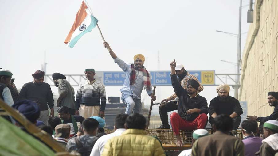 सैकड़ों की संख्या में किसान चिल्ला बार्डर पर जमे, जंतर-मंतर पहुंचने पर अड़े सैकड़ों की संख्या में किसान चिल्ला बार्डर पर जमे, जंतर-मंतर पहुंचने पर अड़े - India TV Hindi