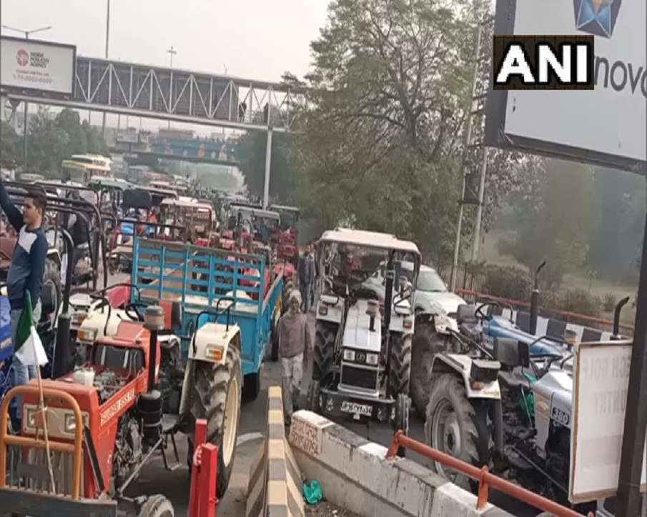 Road traffic disrupted amid demonstration by farmers supporting new farm laws Road traffic disrupted amid demonstration by farmers supporting new farm laws- India TV Hindi