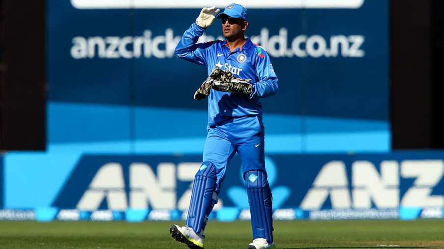 Aakash Chopra raised questions on Dhoni being in ICC T20I Team of the Decade Aakash Chopra raised questions on Dhoni being in ICC T20I Team of the Decade - India TV Hindi