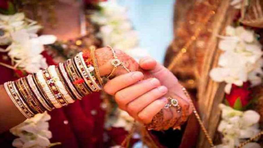 Hindu girl Muslim boy marriage police stops.  Hindu girl was getting married to Muslim boy, police - India TV Hindi