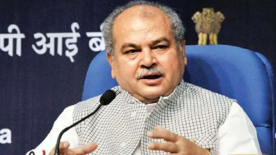 कृषि मंत्री नरेंद्र सिंह तोमर ने किसानों के साथ सकारात्मक बातचीत की उम्मीद जताई, पीएम मोदी से मिलने कृषि मंत्री नरेंद्र सिंह तोमर ने किसानों के साथ सकारात्मक बातचीत की उम्मीद जताई, पीएम मोदी से मिलने - India TV Hindi