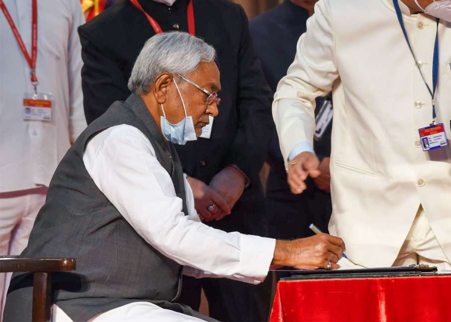 IAS IPS officers transferred in Bihar बिहार प्रशासन में बड़ा फेरबदल, कई IAS और IPS अधिकारियों का तबा IAS IPS officers transferred in Bihar बिहार प्रशासन में बड़ा फेरबदल, कई IAS और IPS अधिकारियों का तबा- India TV Hindi