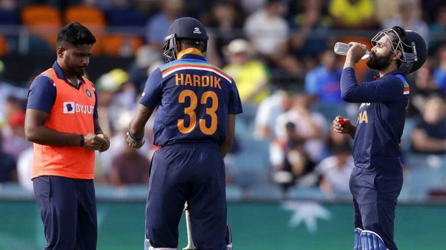 IND v AUS : मैक्सवेल ने... IND v AUS : मैक्सवेल ने...- India TV Hindi